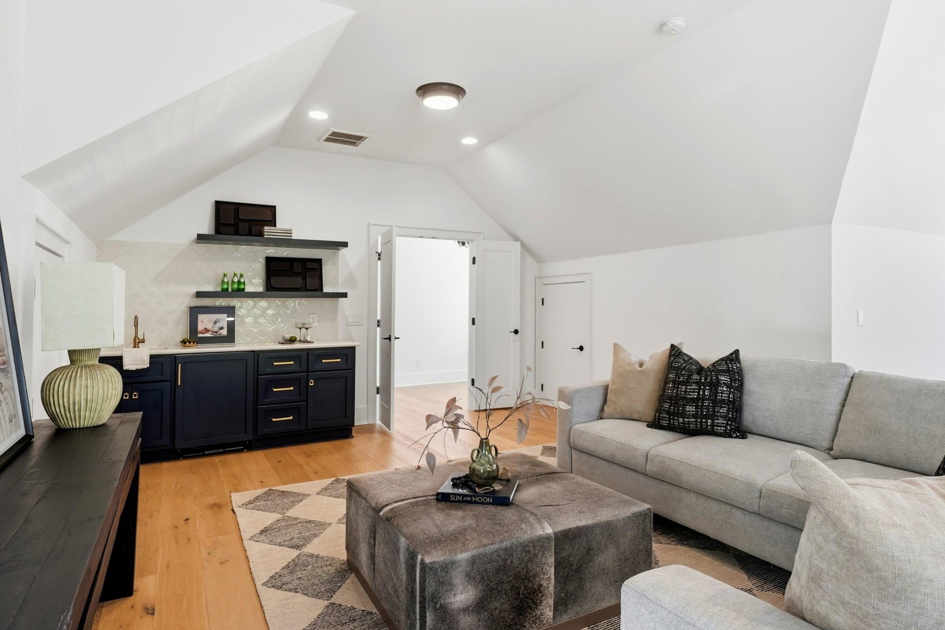 864 Battery Ln, Nashville, TN 37220 864 Battery Ln, Nashville, TN 37220