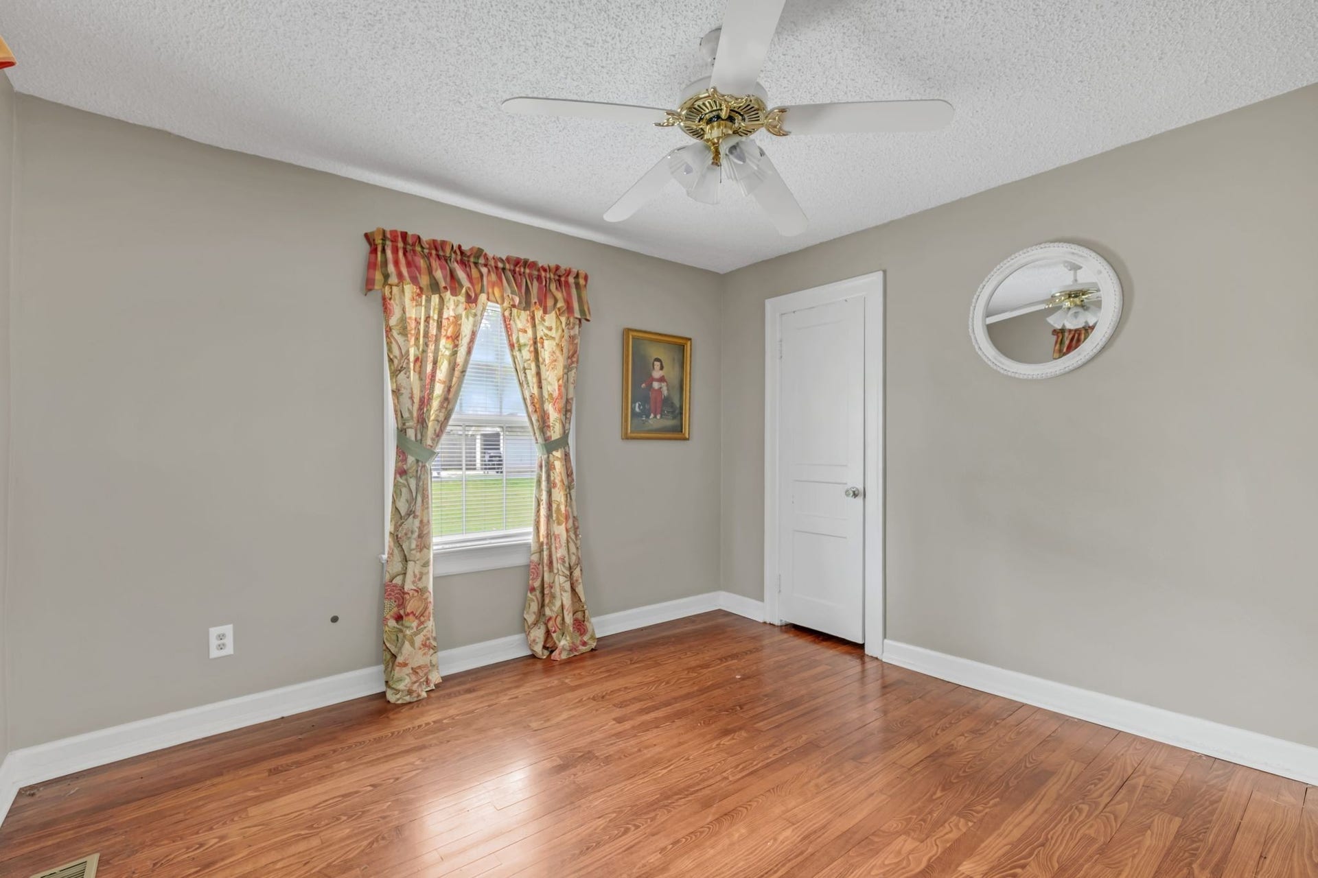 262 N Willomont Ave, Gallatin, TN 37066 262 N Willomont Ave, Gallatin, TN 37066
