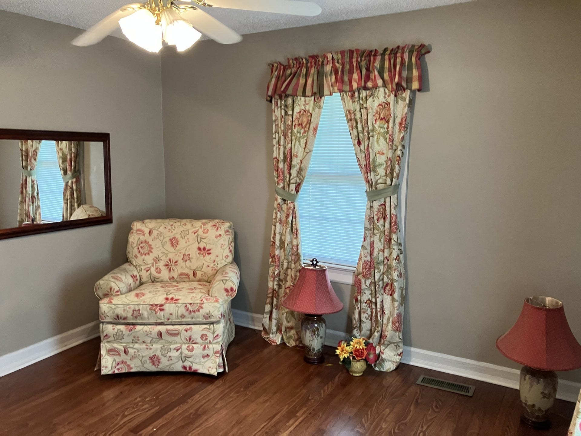 262 N Willomont Ave, Gallatin, TN 37066 262 N Willomont Ave, Gallatin, TN 37066