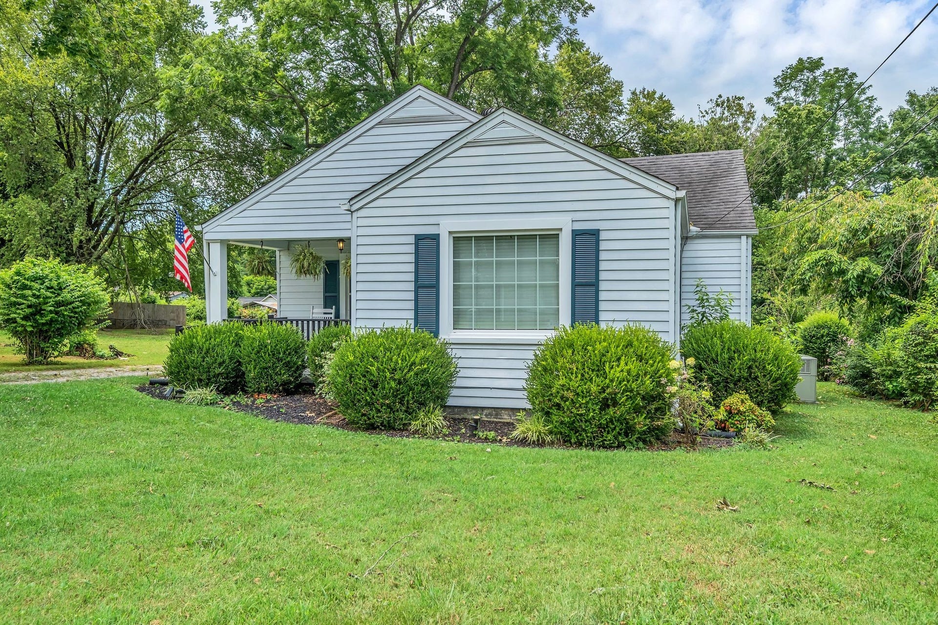 262 N Willomont Ave, Gallatin, TN 37066 262 N Willomont Ave, Gallatin, TN 37066