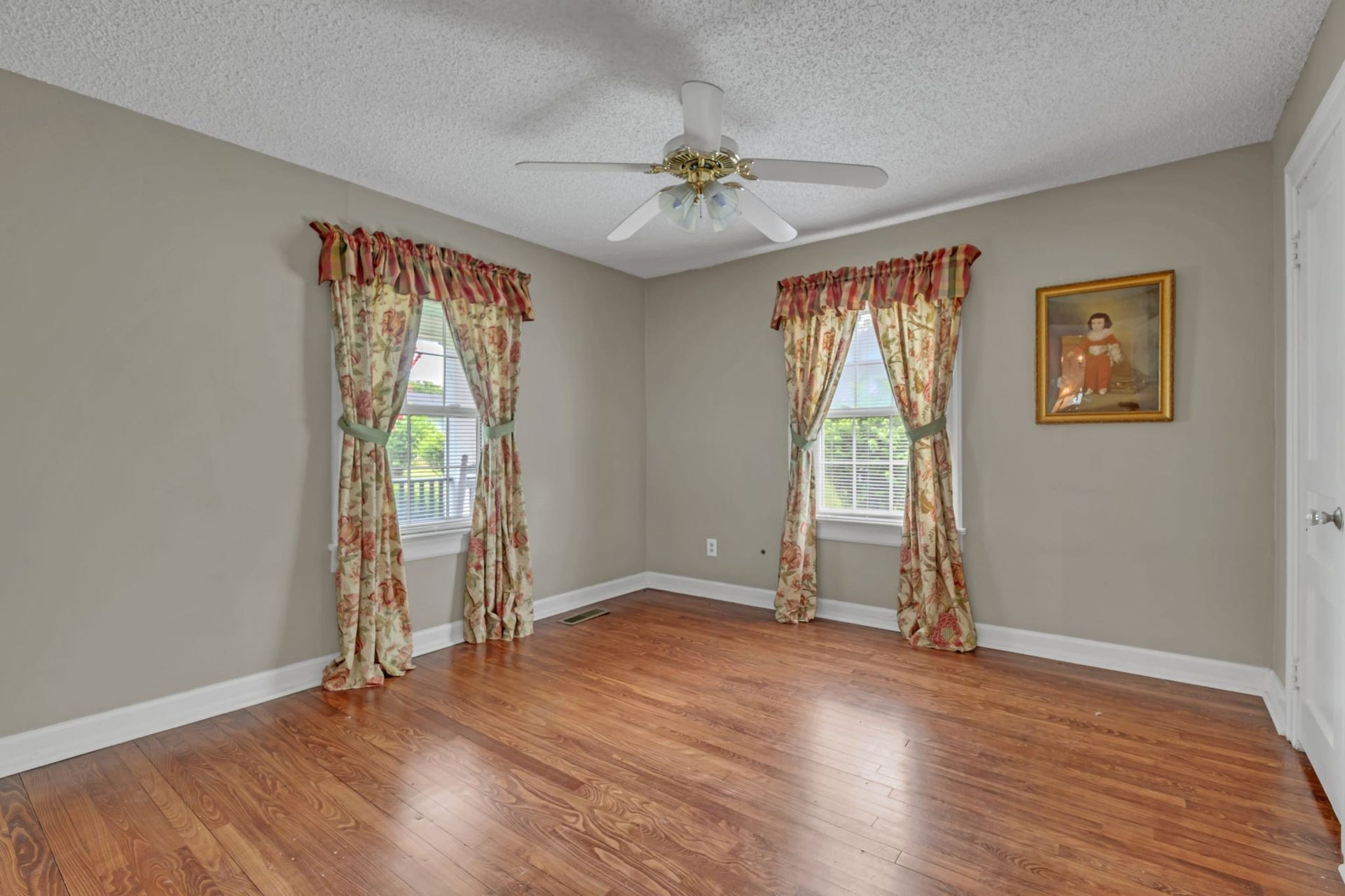262 N Willomont Ave, Gallatin, TN 37066 262 N Willomont Ave, Gallatin, TN 37066