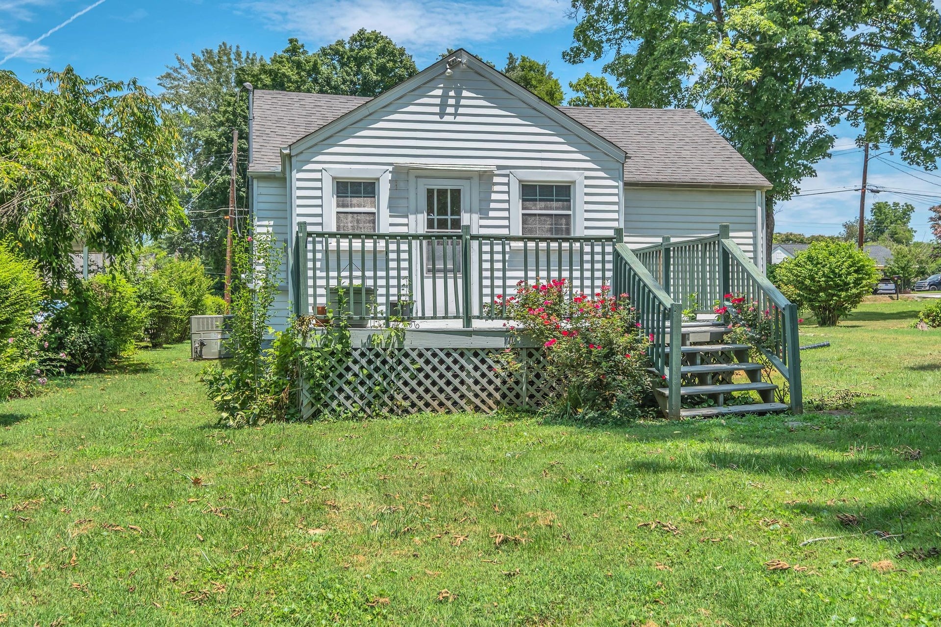 262 N Willomont Ave, Gallatin, TN 37066 262 N Willomont Ave, Gallatin, TN 37066