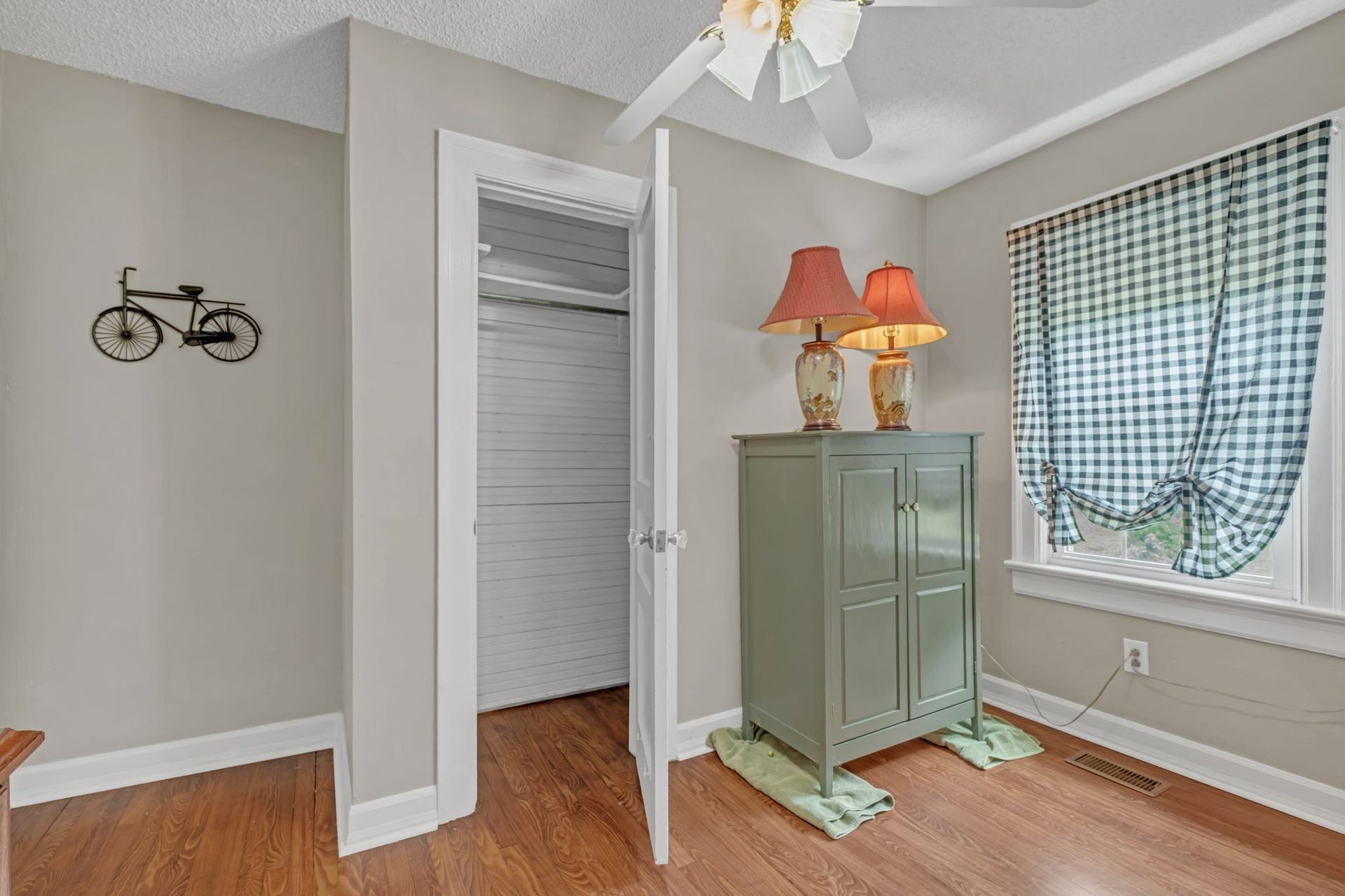 262 N Willomont Ave, Gallatin, TN 37066 262 N Willomont Ave, Gallatin, TN 37066