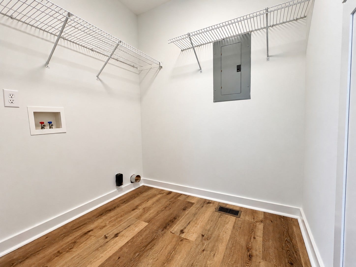 1415 Rt Johnson Dr, Murfreesboro, TN 37129 Laundry Room