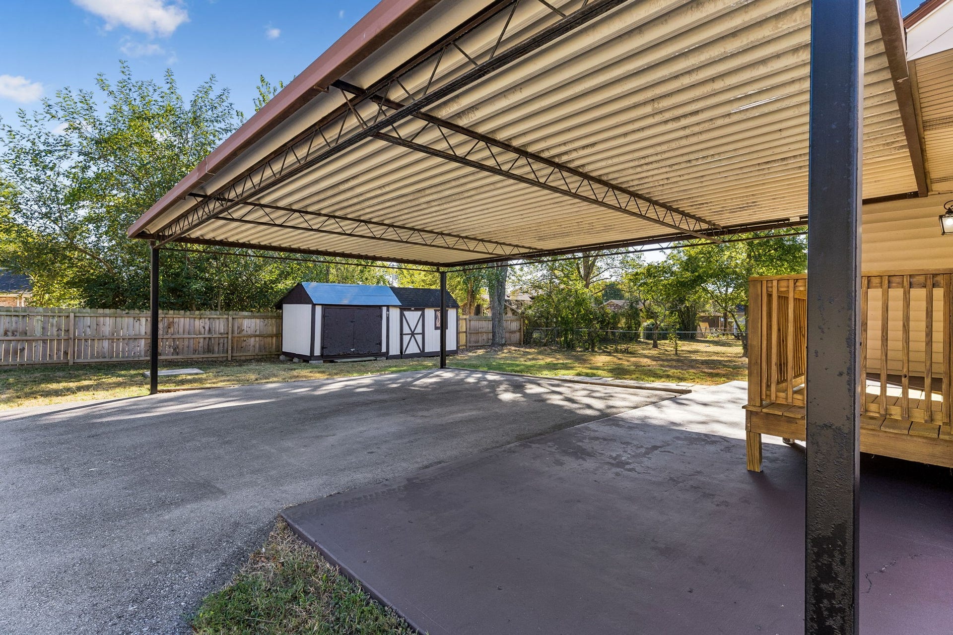 Plenty of space for parking, turning and entertaining!