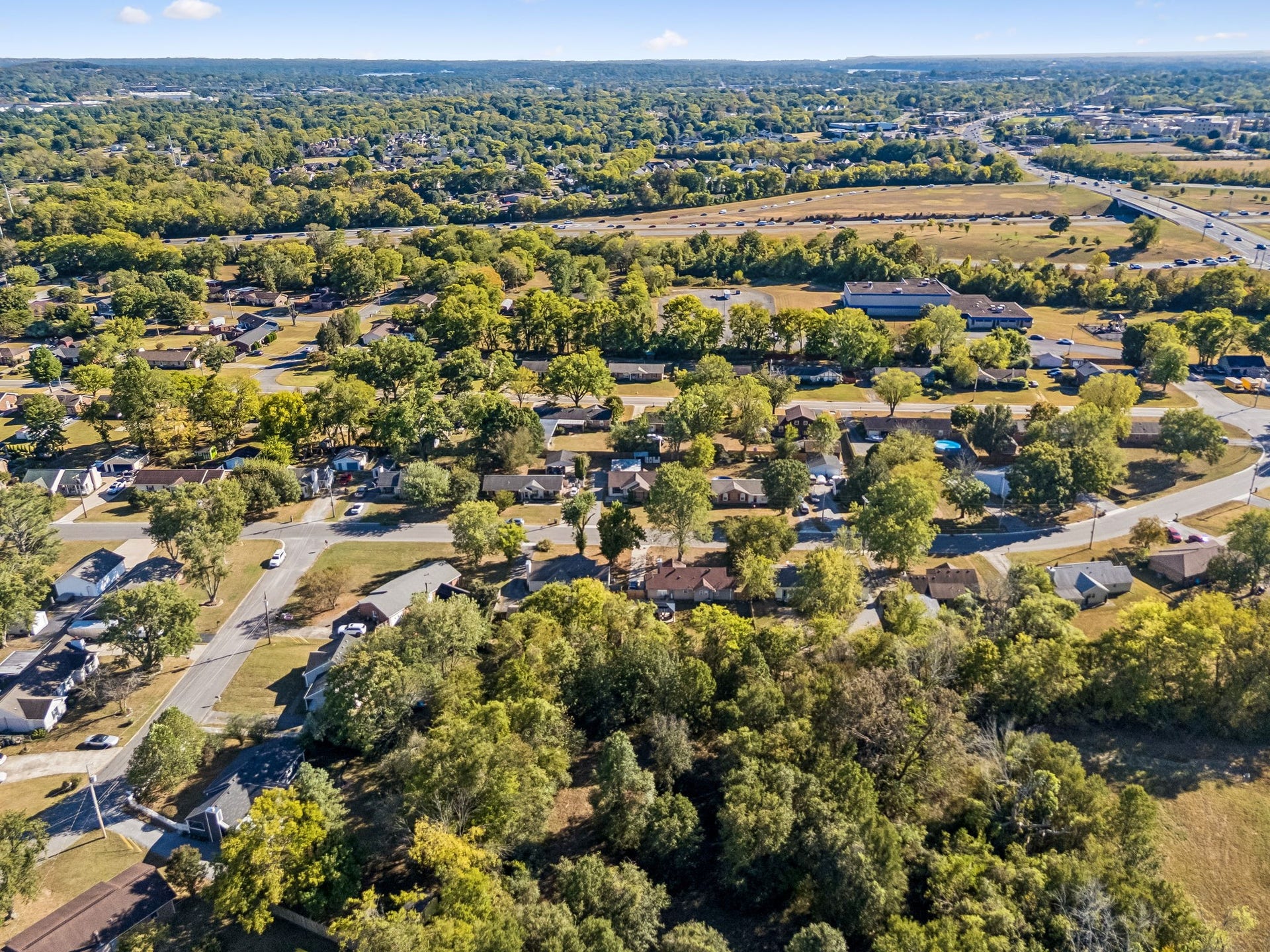 You are less than 5 mintues from Hwy 386 bringing all the Nashville amenities close.
