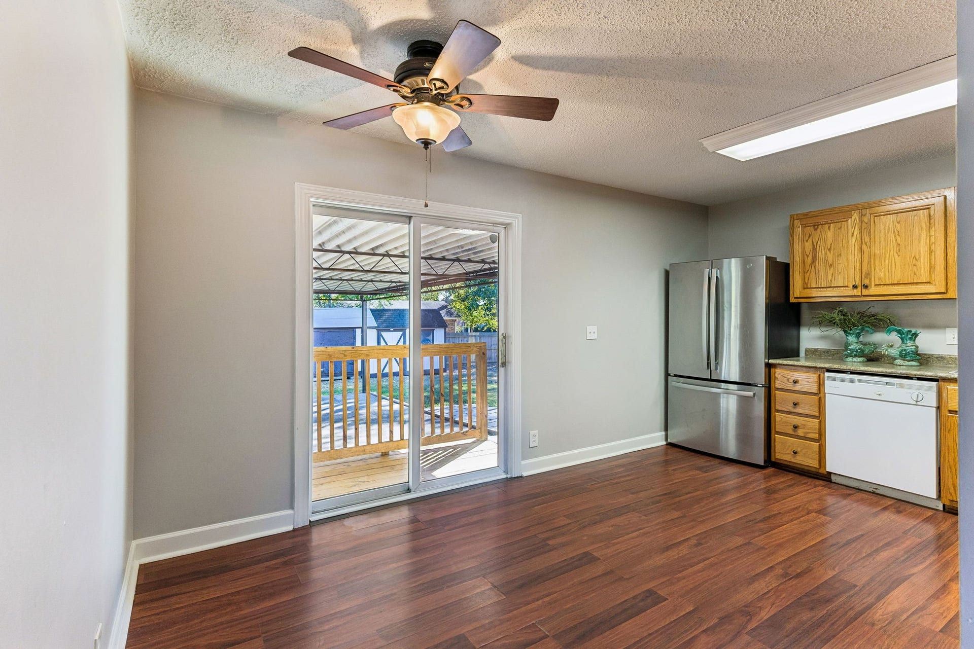 A very spacious and well equipped kitchen for the chef in the family.