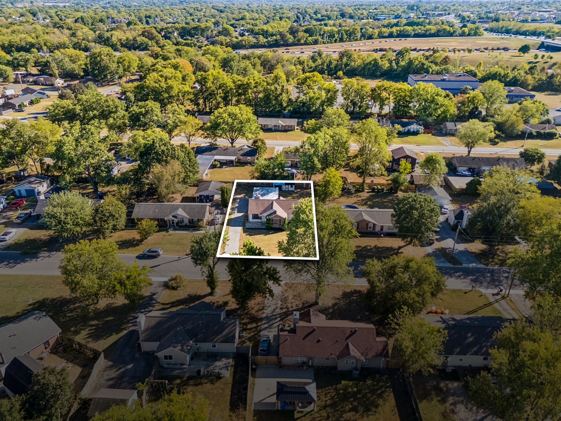 In your backyard is Hendersonville Hospital, Costco and the Music City Diner for breakfast, lunch or dinner!  Watch out for the dessert display!