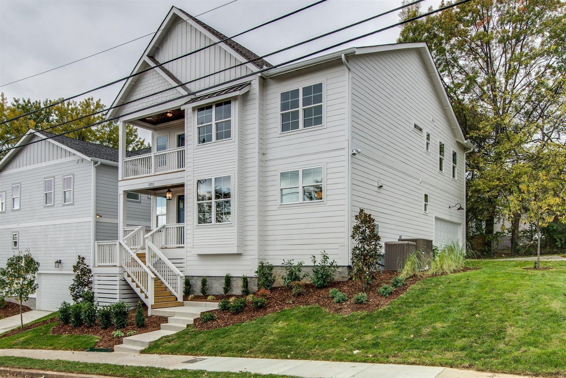 1711 10th Avenue S, Nashville, TN 37203 Residence with great curb appeal. Designer finishes throughout.