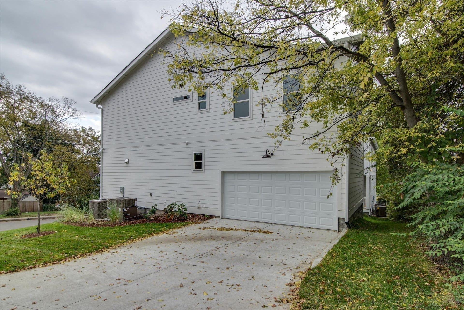 1711 10th Avenue S, Nashville, TN 37203 2 car garage.