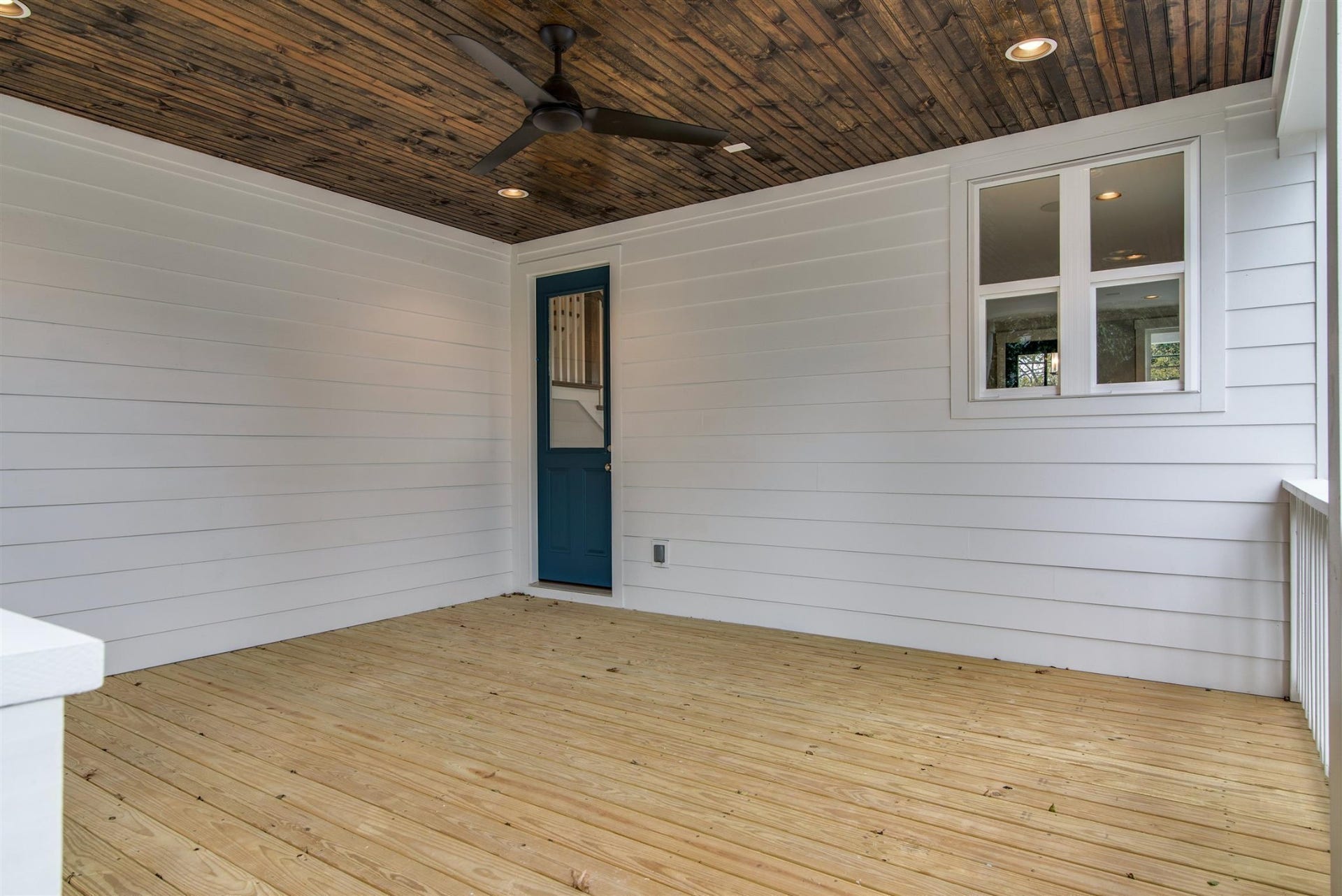 1711 10th Avenue S, Nashville, TN 37203 Incredible covered patio