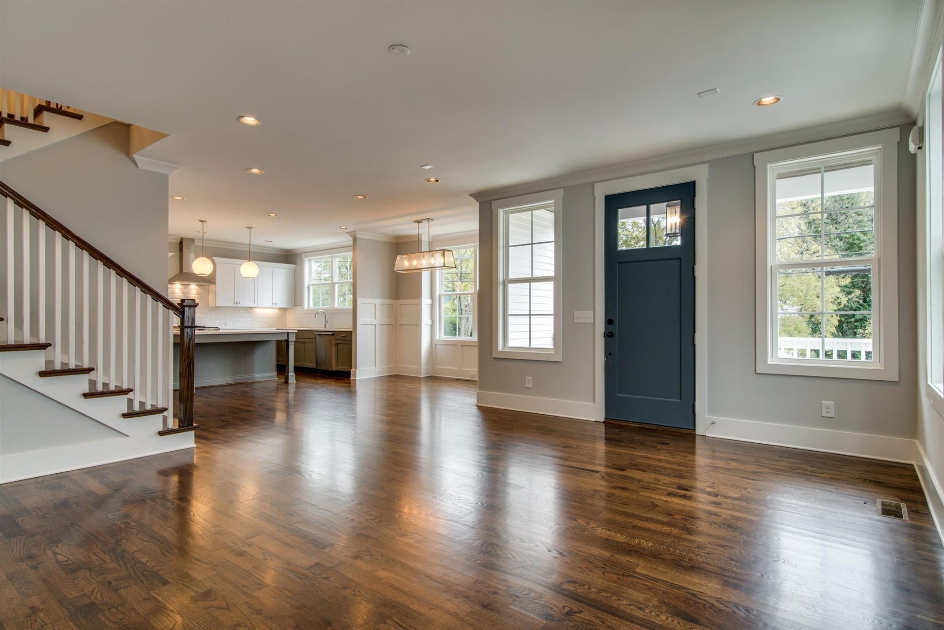 1711 10th Avenue S, Nashville, TN 37203 Gorgeous residence with designer finishes. Hardwood floors, windows galore.