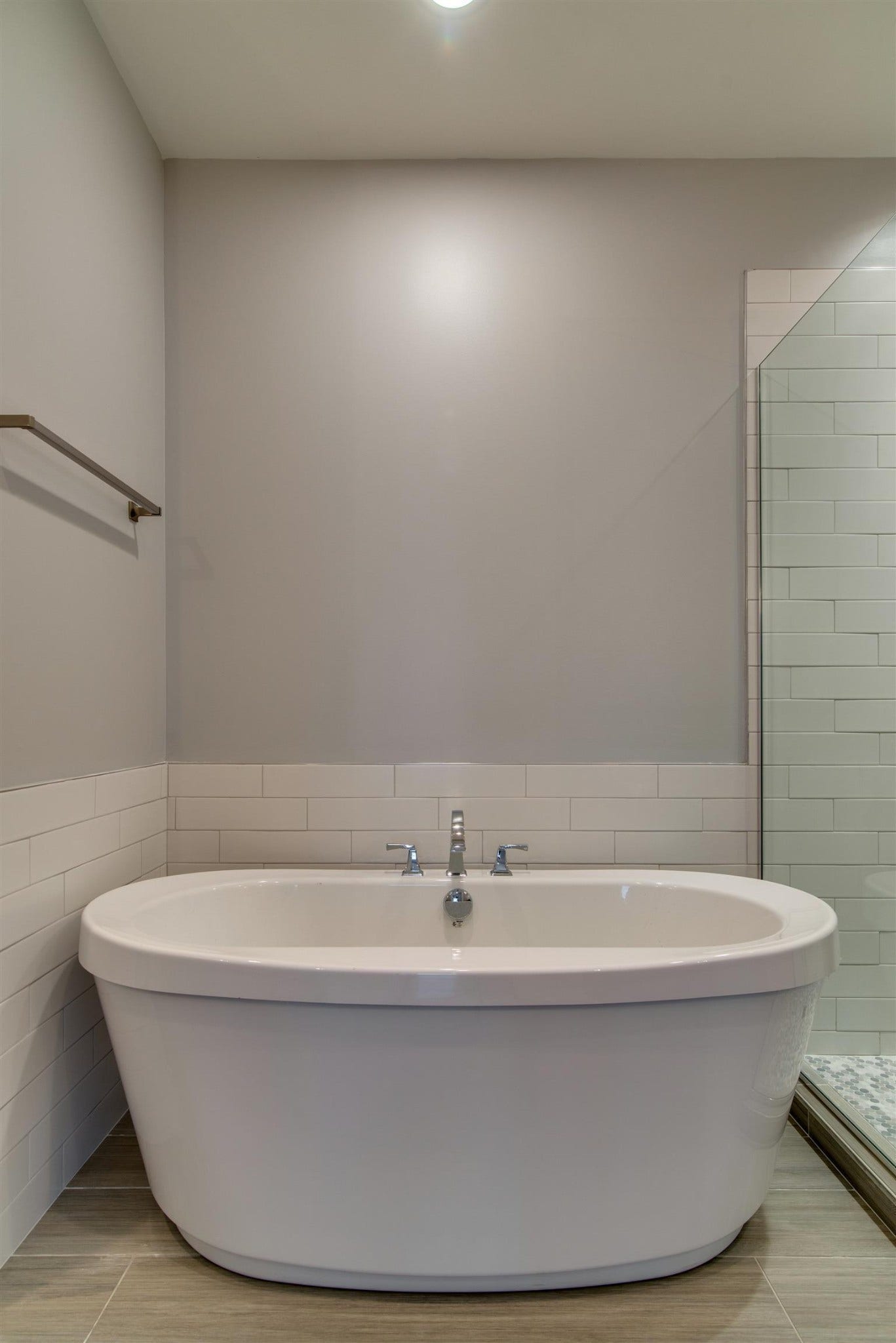 1711 10th Avenue S, Nashville, TN 37203 Soaking tub in master bathrooom.
