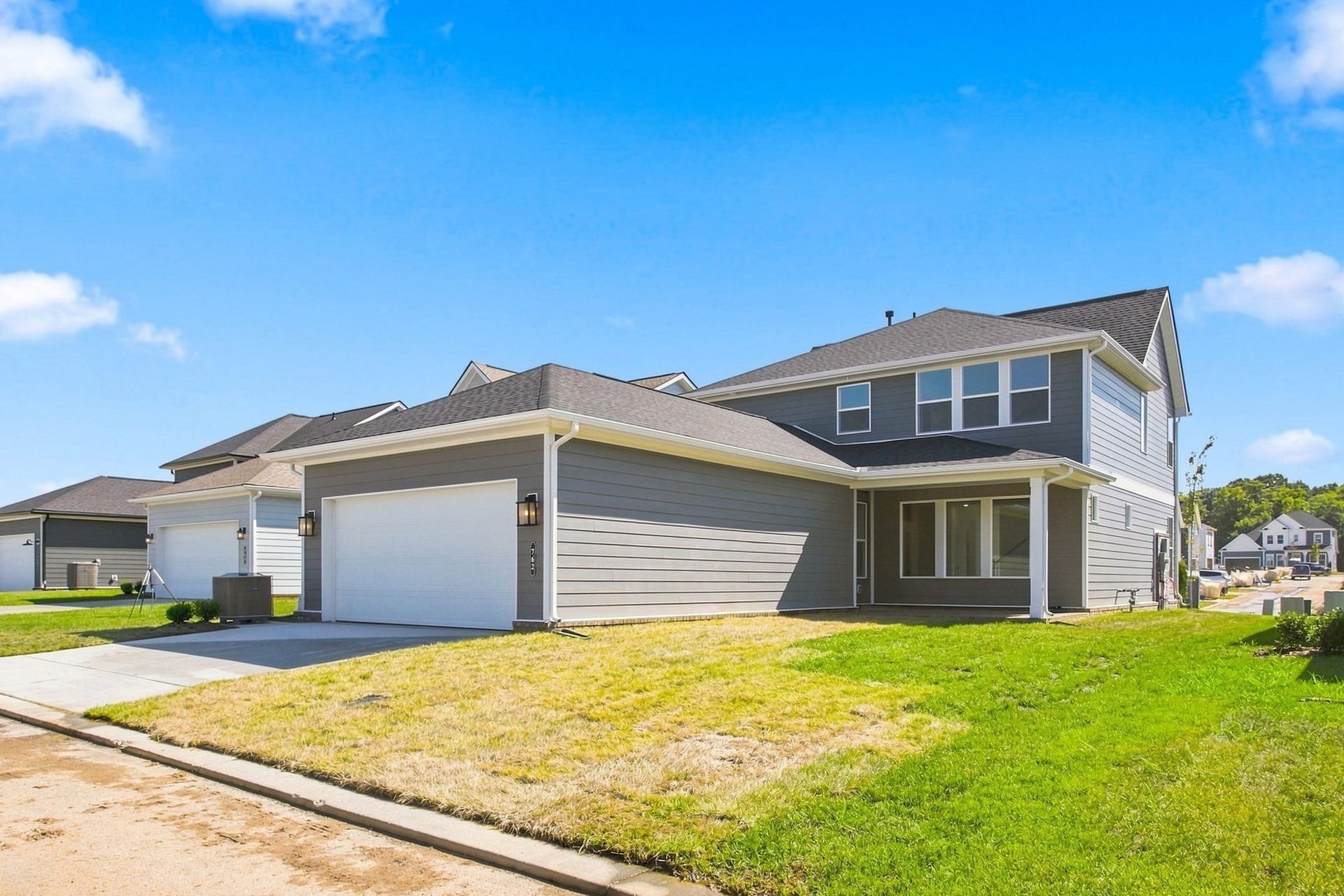 762 Caddy Xing, Columbia, TN 38401 Back & Side yard, easy care, ready for landscape or fencing