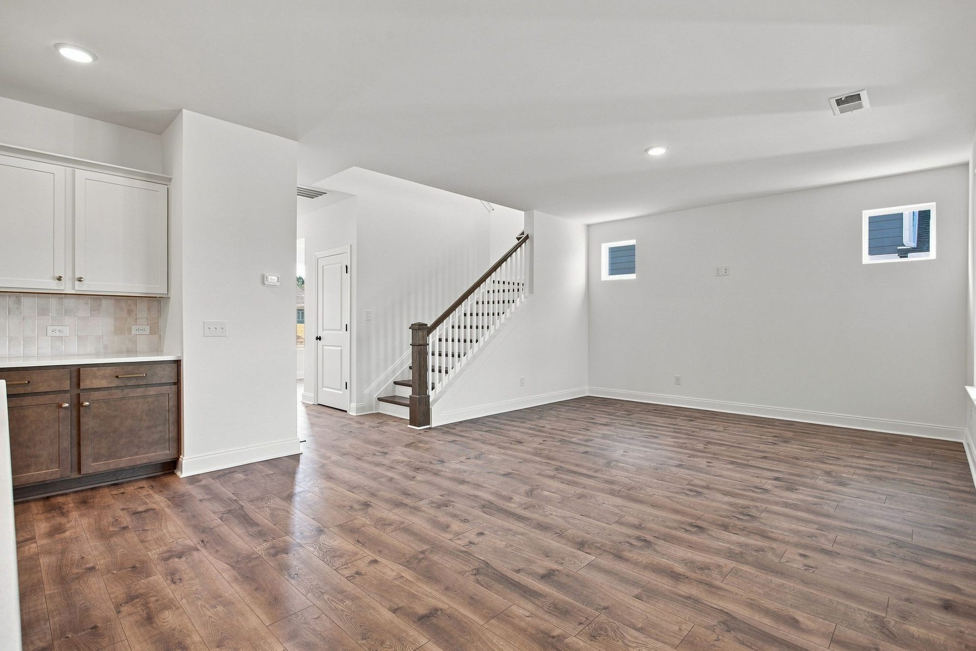 762 Caddy Xing, Columbia, TN 38401 Coffee bar and open living area