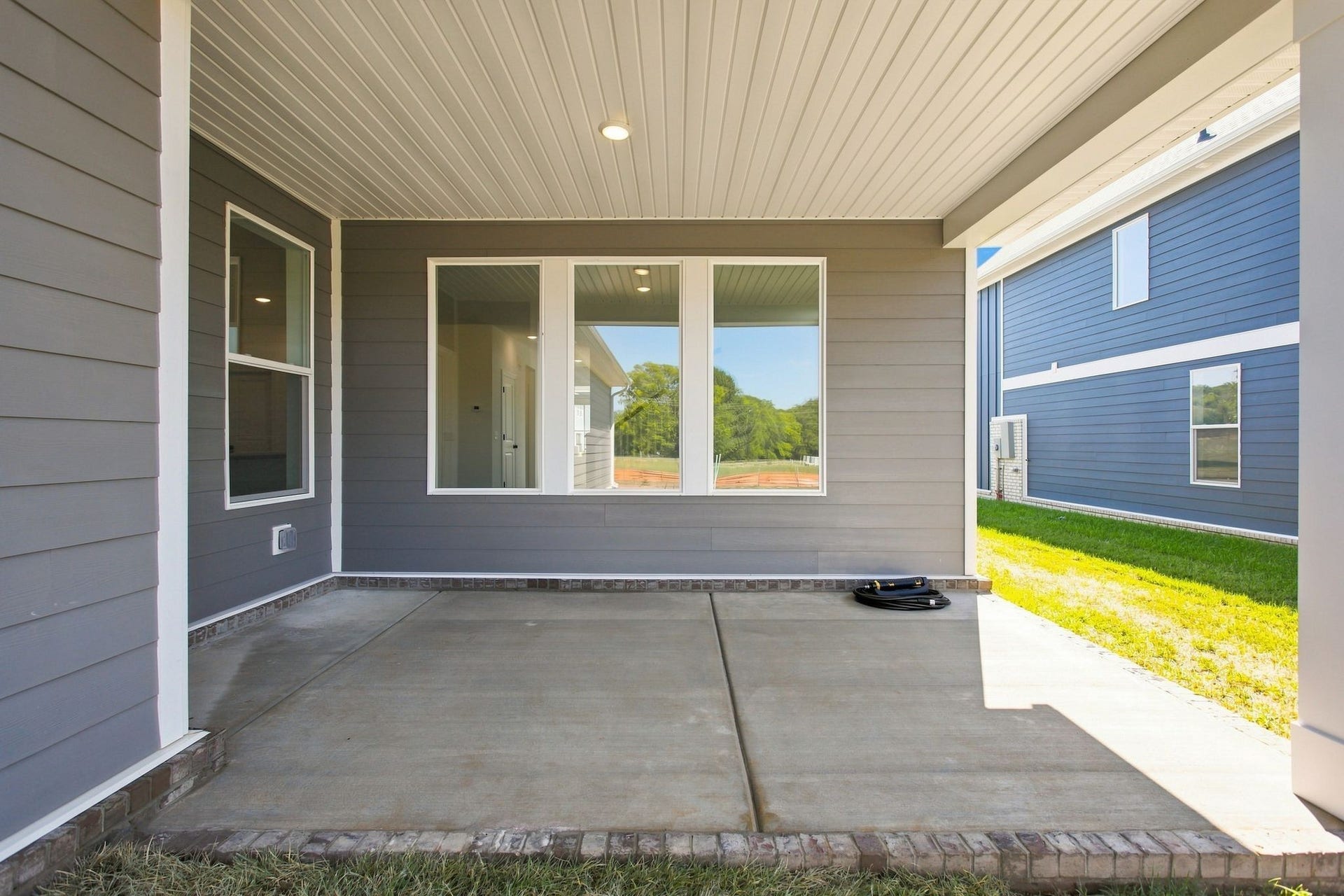 762 Caddy Xing, Columbia, TN 38401 Covered Back patio