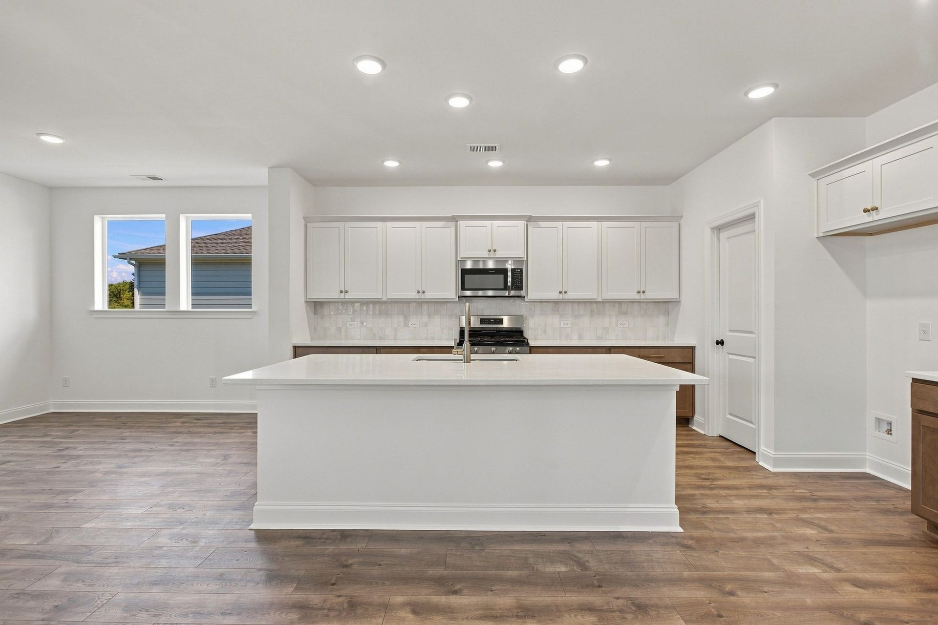 762 Caddy Xing, Columbia, TN 38401 Generous kitchen Island with gas Stove, eat in kitchen at the left