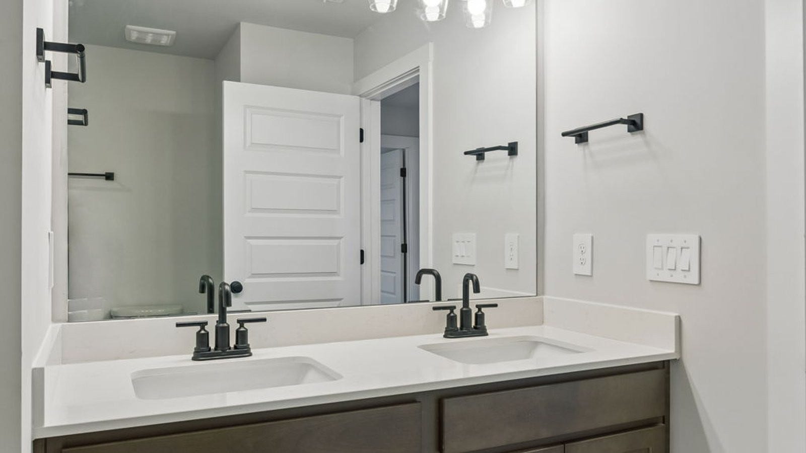 4028 Red Hawk Road, Columbia, TN 38401 4028 Red Hawk Road, Columbia, TN 38401