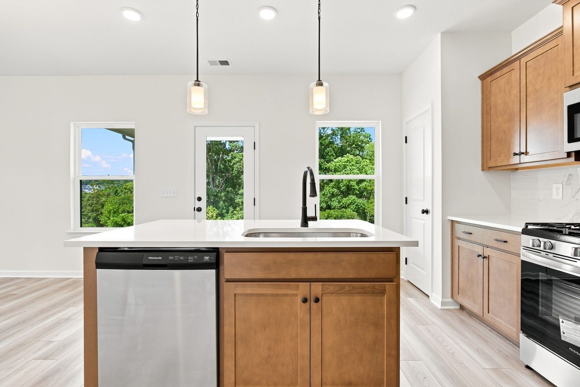 621 Nightengale Ridge Dr, Columbia, TN 38401 621 Nightengale Ridge Dr, Columbia, TN 38401