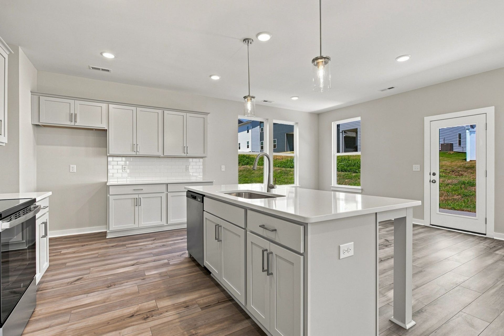102 Ridgeview Drive, Shelbyville, TN 37160 102 Ridgeview Drive, Shelbyville, TN 37160