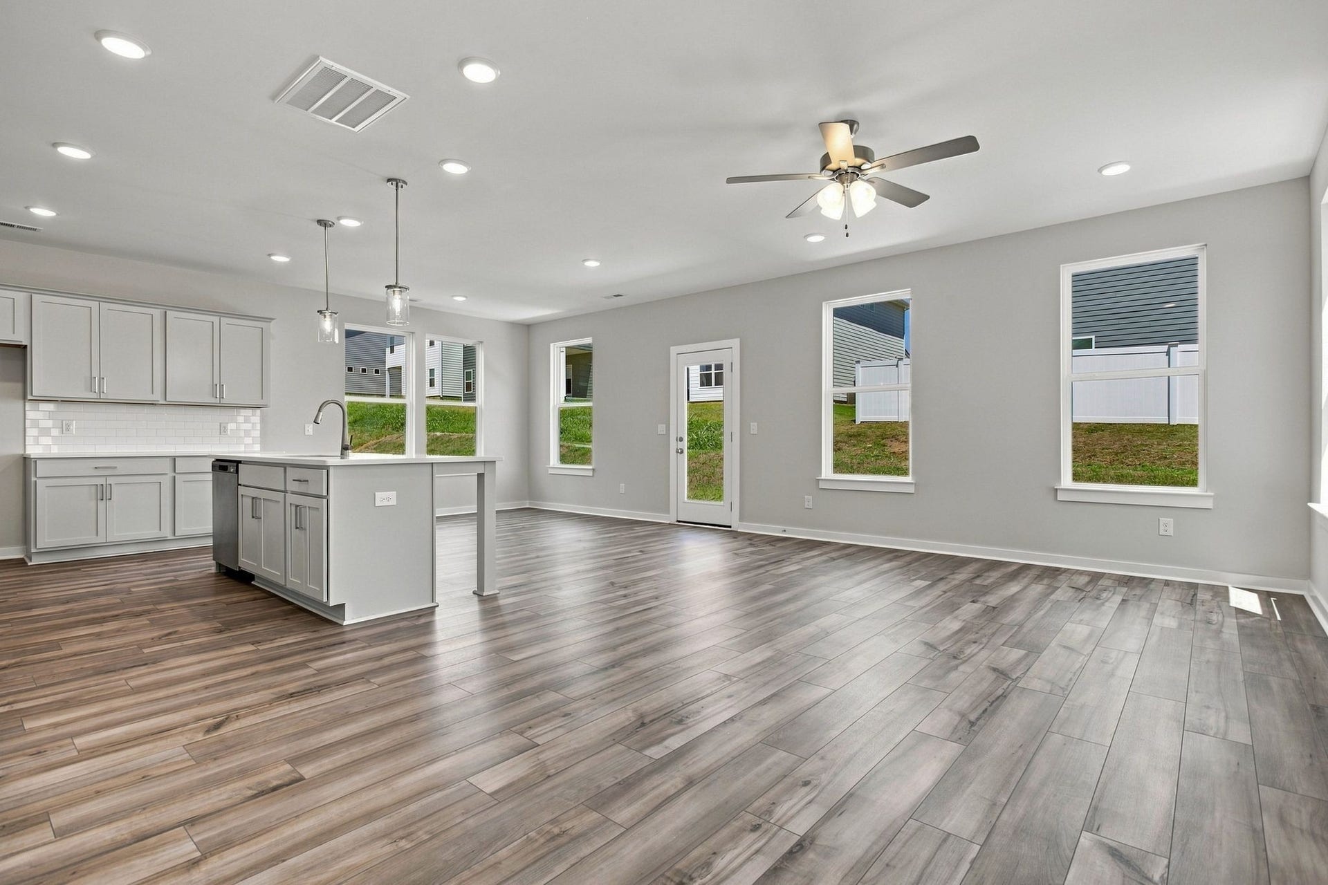 102 Ridgeview Drive, Shelbyville, TN 37160 Picture of actual listing.