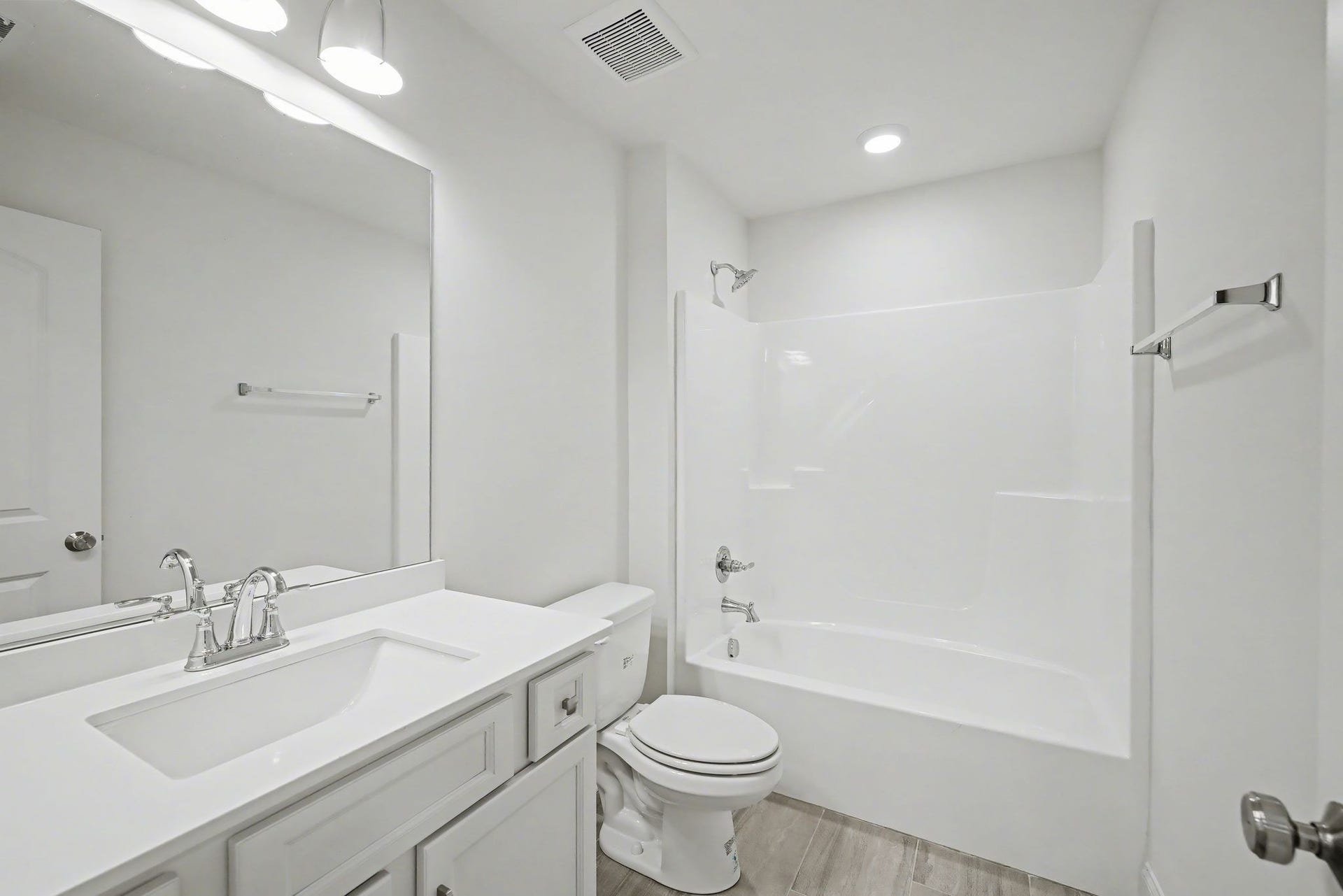 7404 Legends Way, Murfreesboro, TN 37129 secondary upstairs bathroom