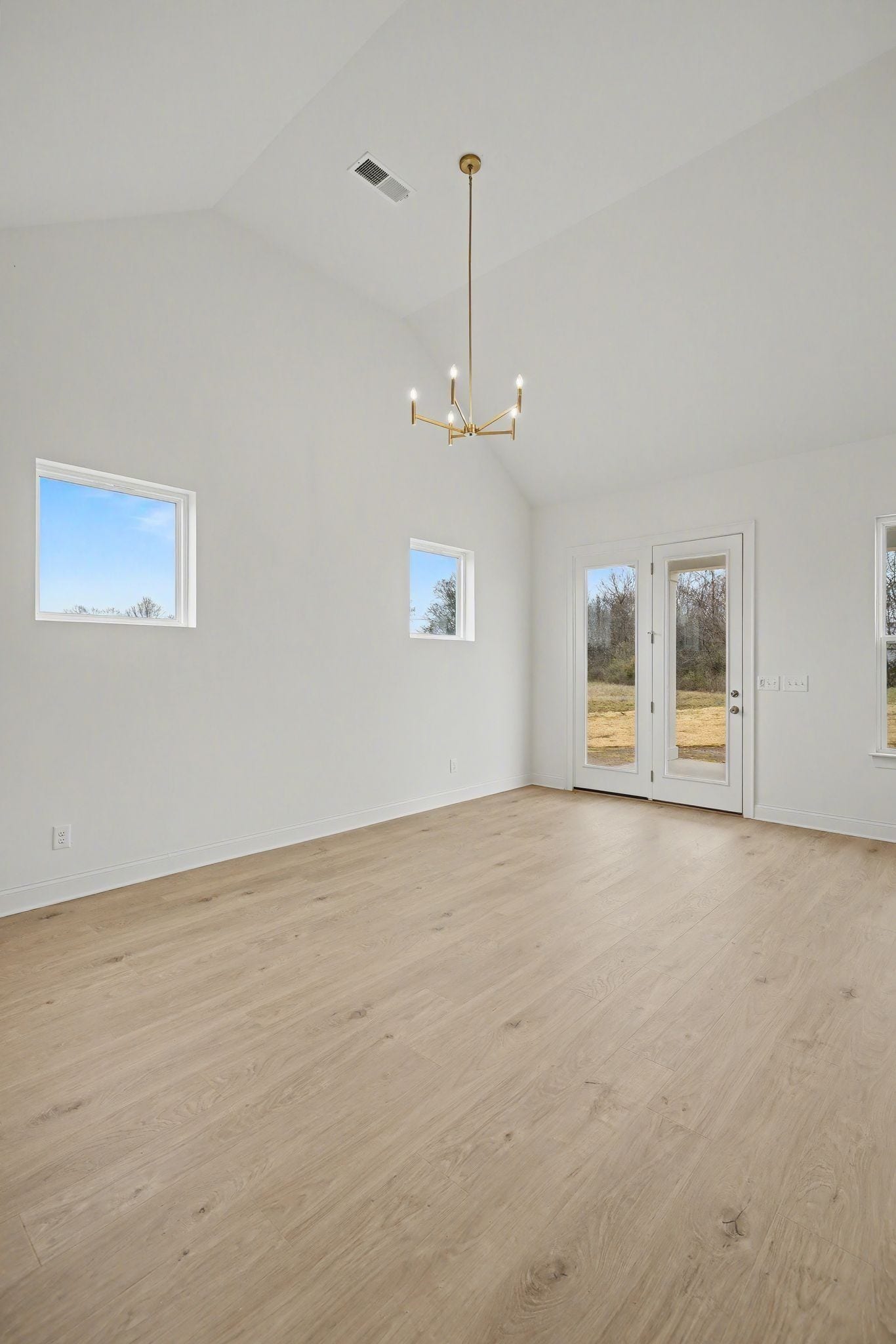 7404 Legends Way, Murfreesboro, TN 37129 Dining area with additional windows for natural light