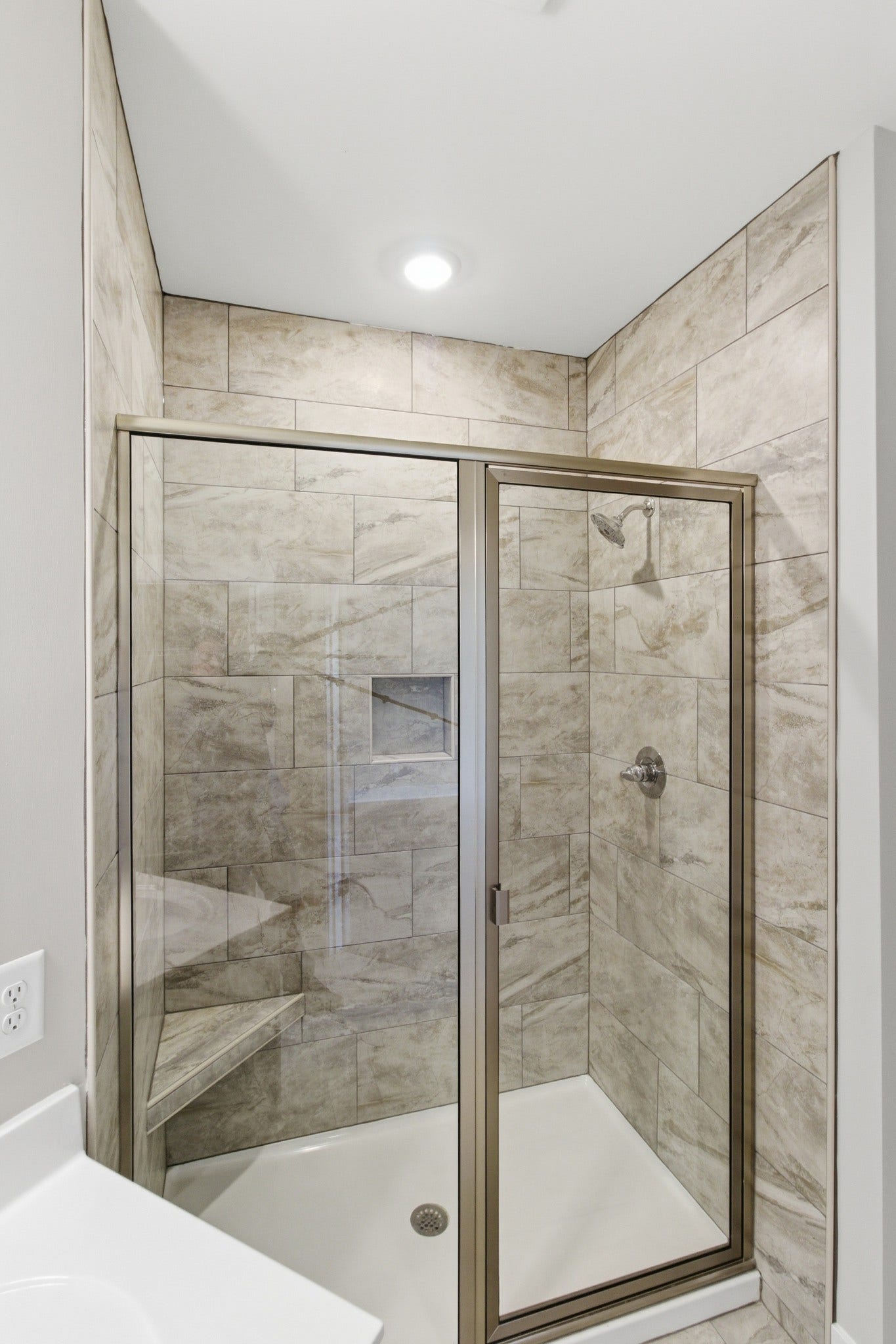 1422 Suzanne Drive, Murfreesboro, TN 37128 1422 Suzanne Drive, Murfreesboro, TN 37128