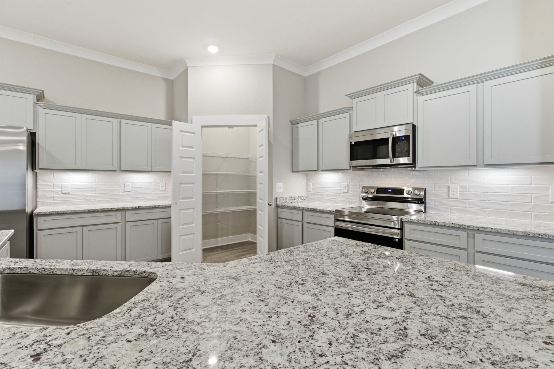 1438 Suzanne Drive, Murfreesboro, TN 37128 1438 Suzanne Drive, Murfreesboro, TN 37128