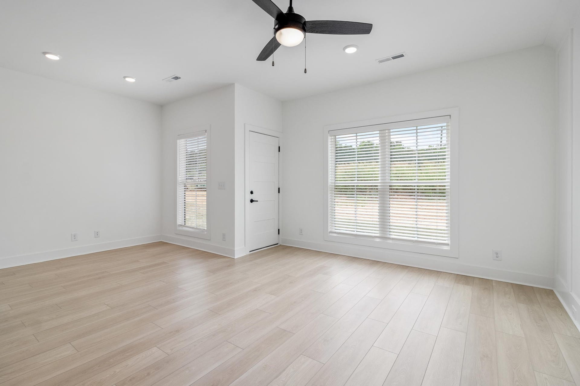 725 Hornbuckle Rd, Clarksville, TN 37043 725 Hornbuckle Rd, Clarksville, TN 37043