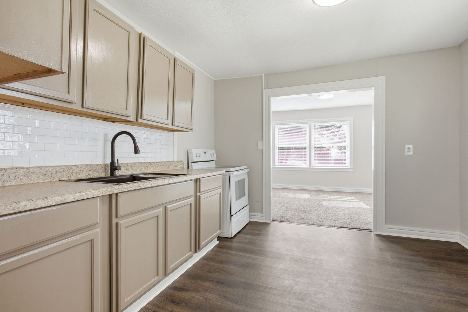 1604 S High St, Columbia, TN 38401 1604 S High St, Columbia, TN 38401