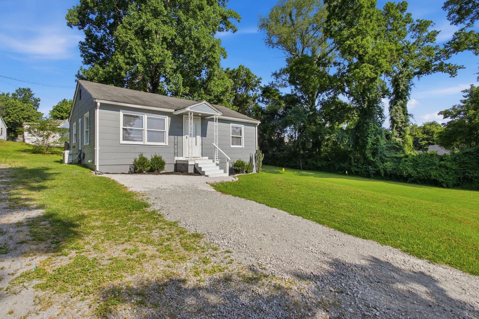 1604 S High St, Columbia, TN 38401 1604 S High St, Columbia, TN 38401