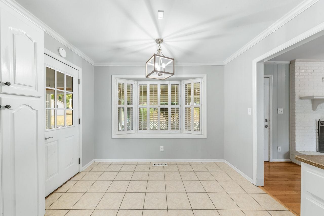 1408 Lyon St, Columbia, TN 38401 Large eat in area off kitchen