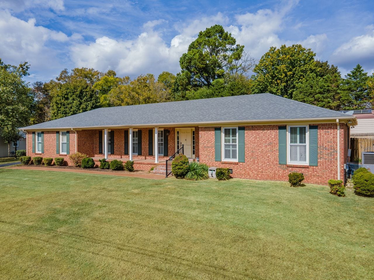 1408 Lyon St, Columbia, TN 38401 Front