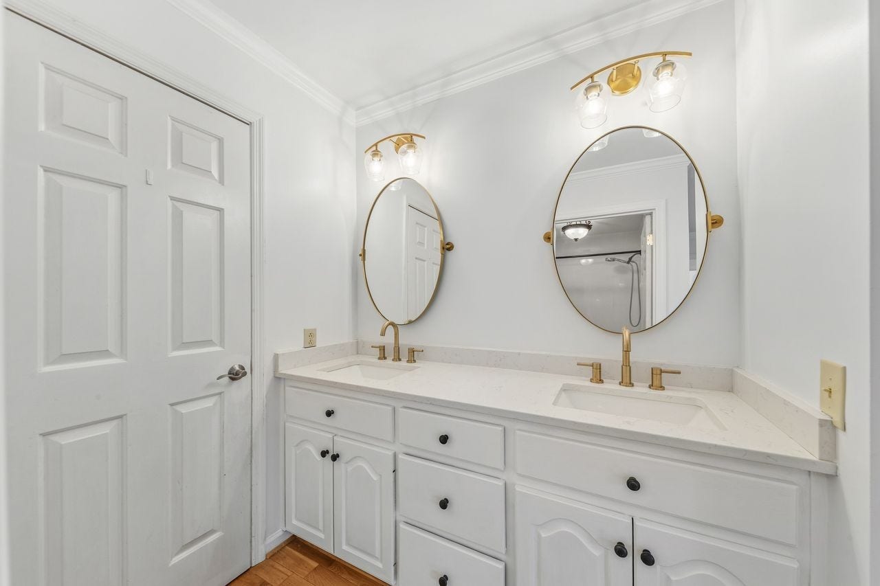 1408 Lyon St, Columbia, TN 38401 Master bath double sinks and new painted cabinets