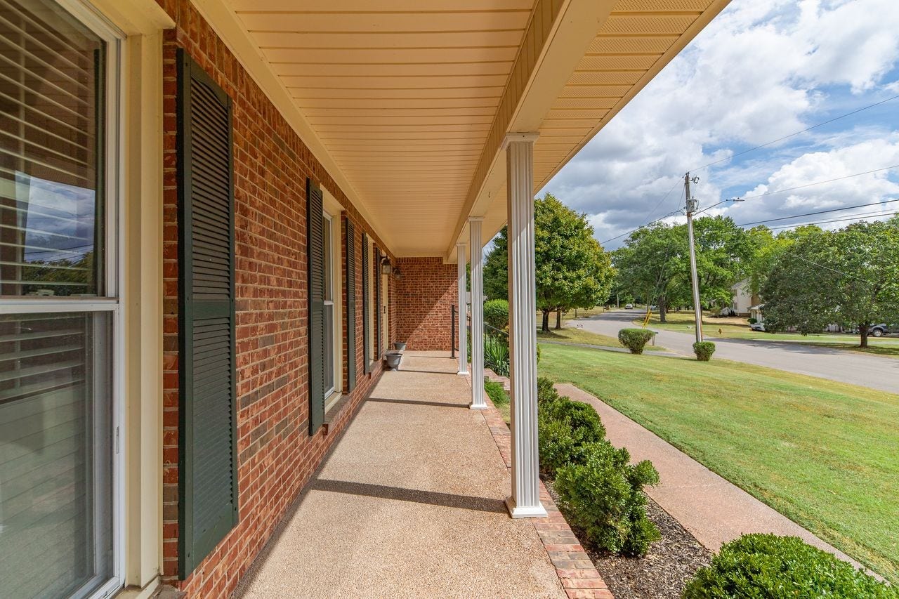 1408 Lyon St, Columbia, TN 38401 Front porch