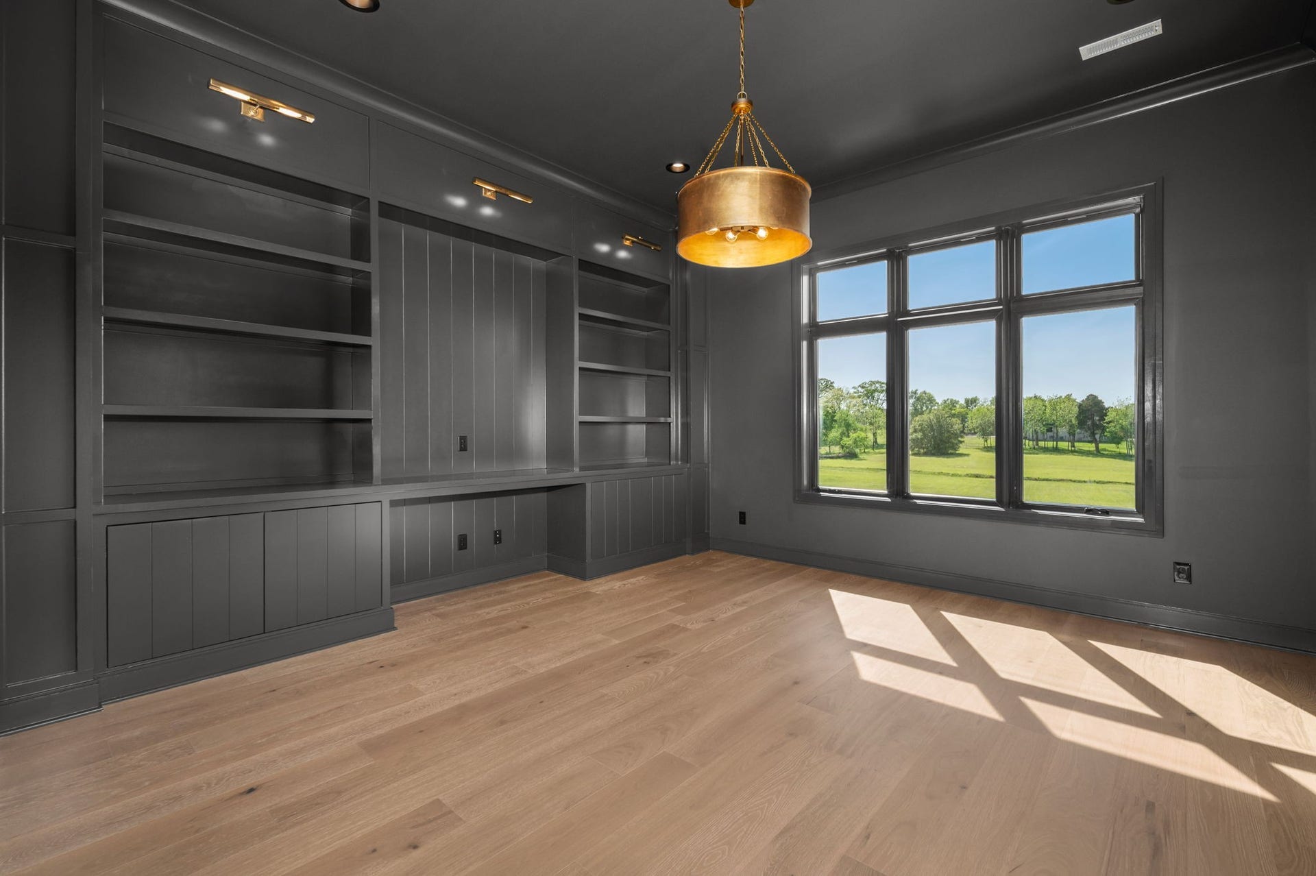 3364 Eslin Ct, Murfreesboro, TN 37130 Executive office with all the built-ins