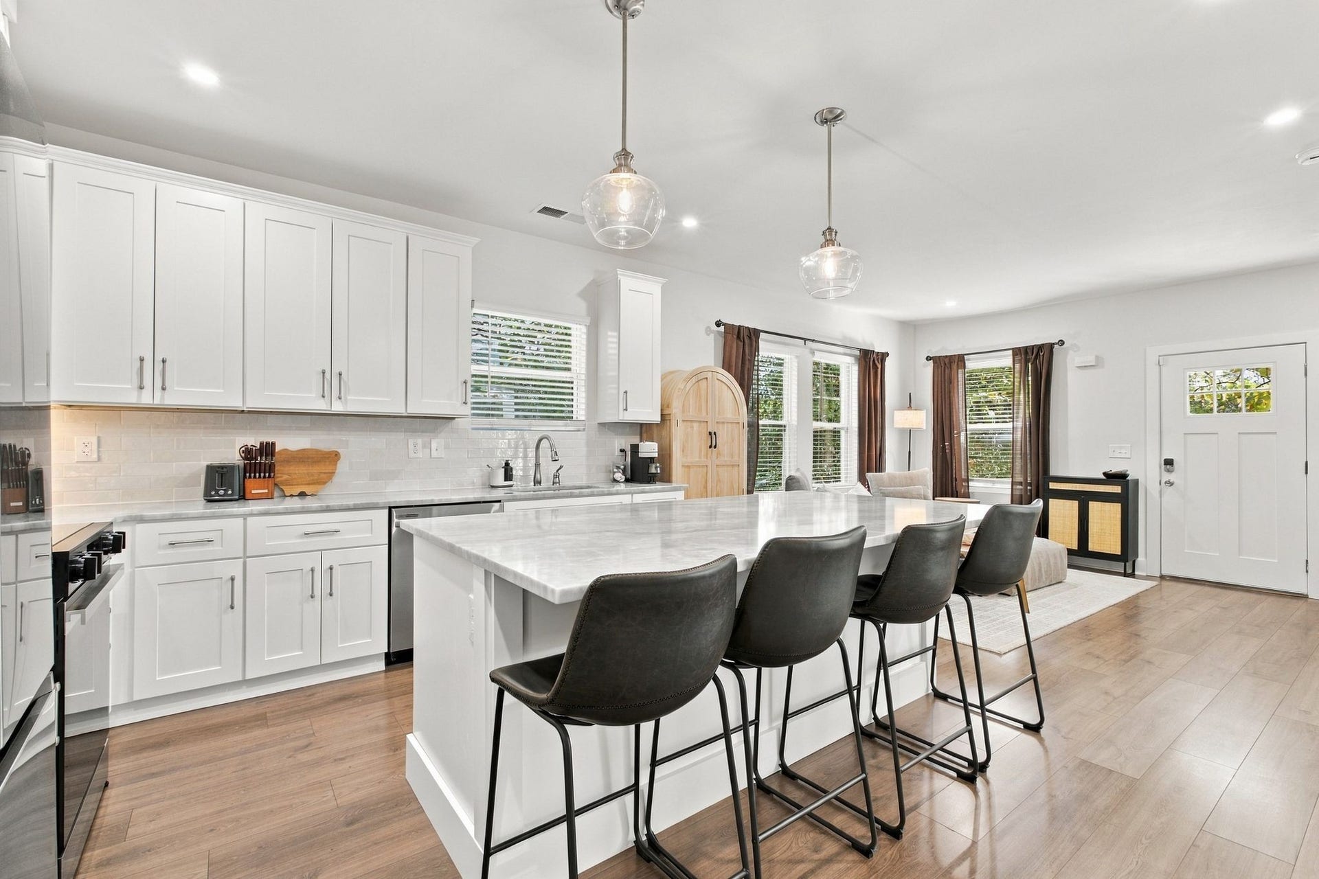 921 42nd Ave N, Nashville, TN 37209 921 42nd Ave N, Nashville, TN 37209