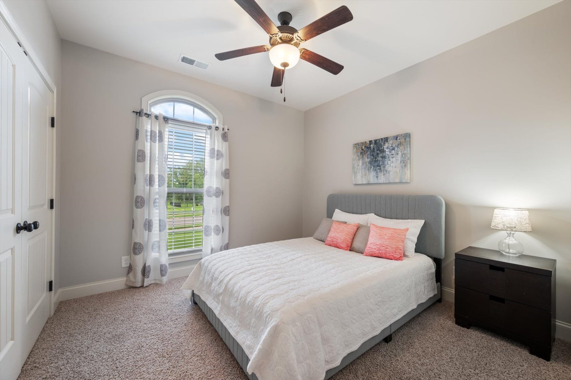831 Manner Ln, Lebanon, TN 37087 Guest room