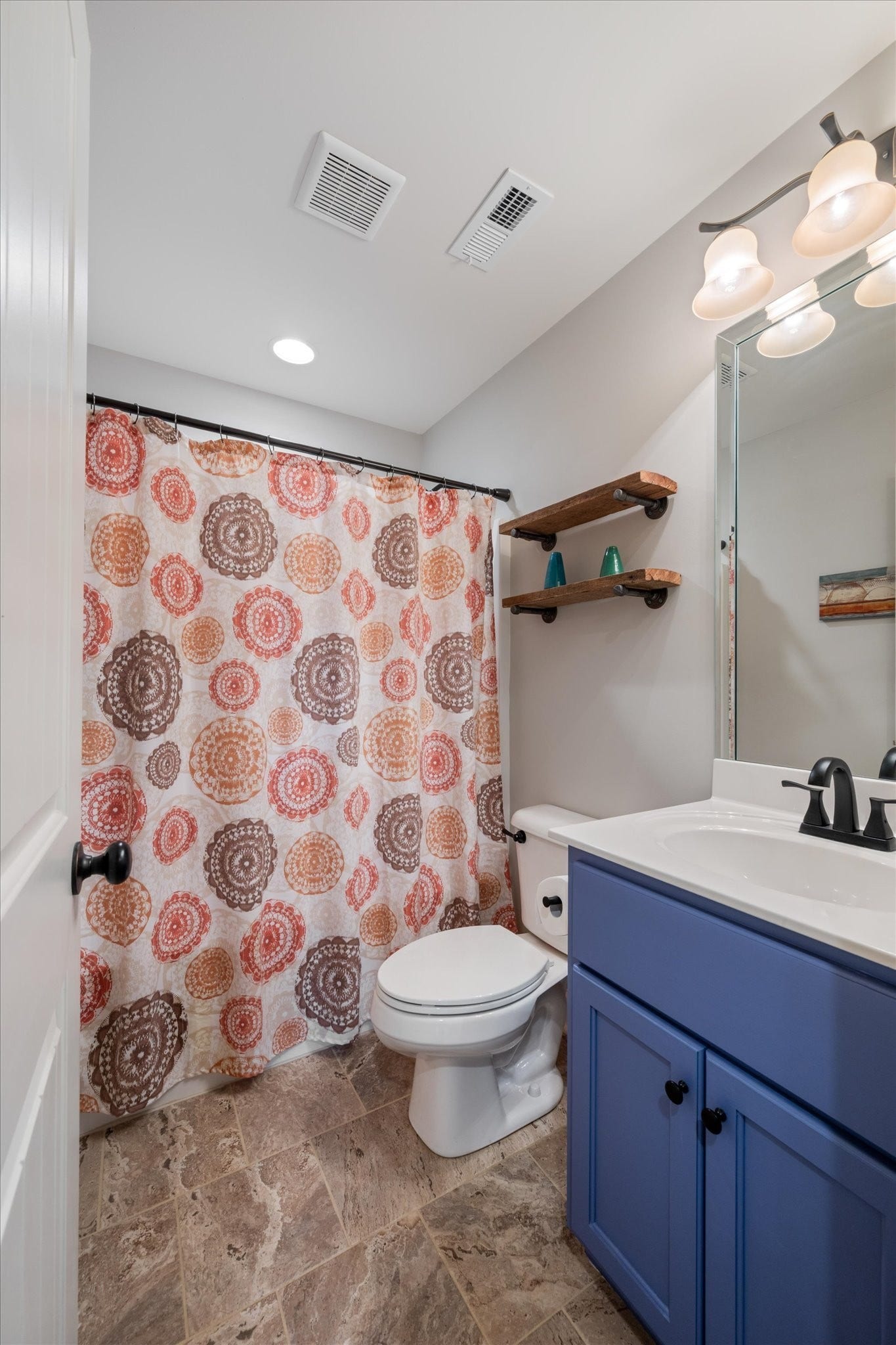 831 Manner Ln, Lebanon, TN 37087 Guest bath
