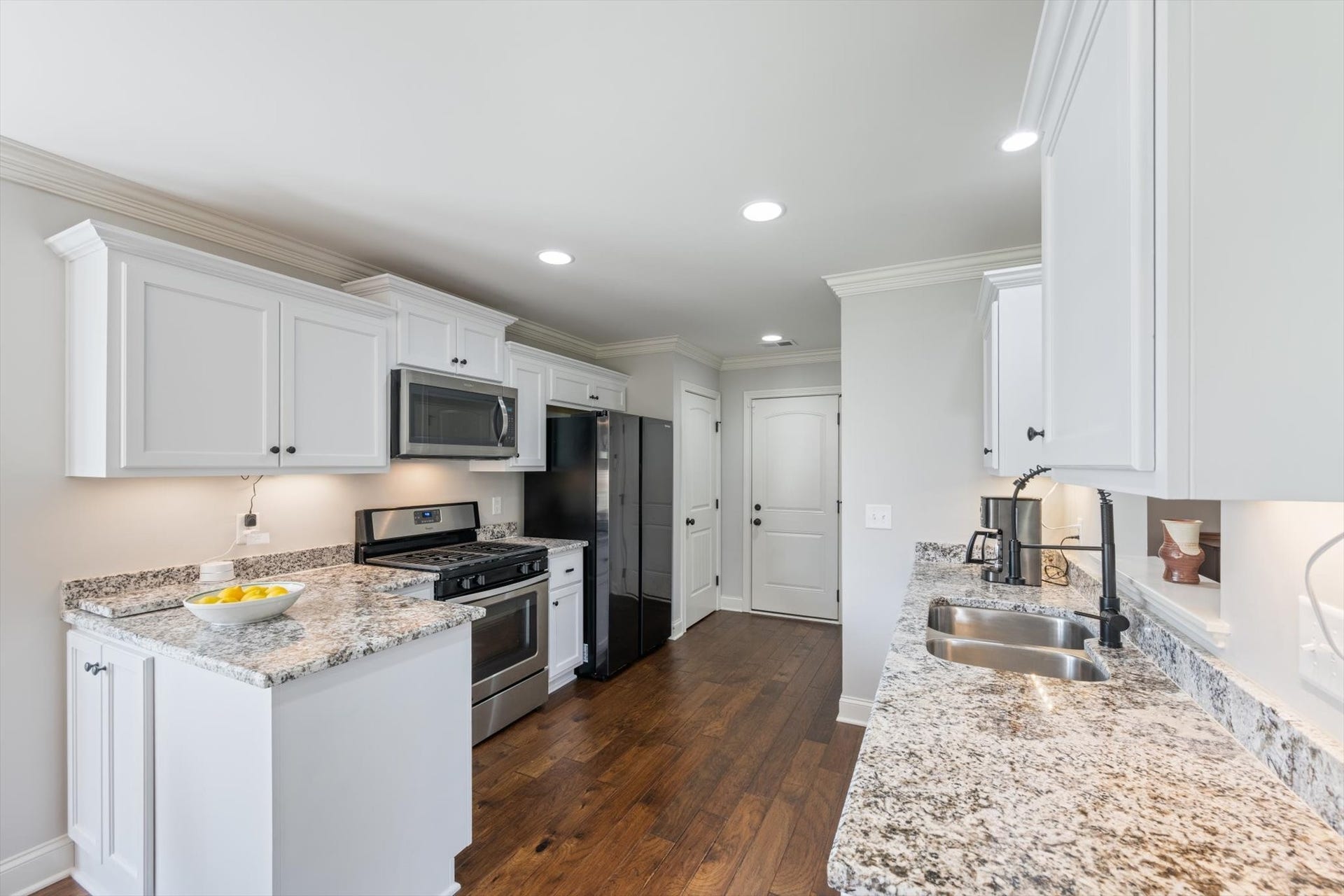 831 Manner Ln, Lebanon, TN 37087 Kitchen to garage door