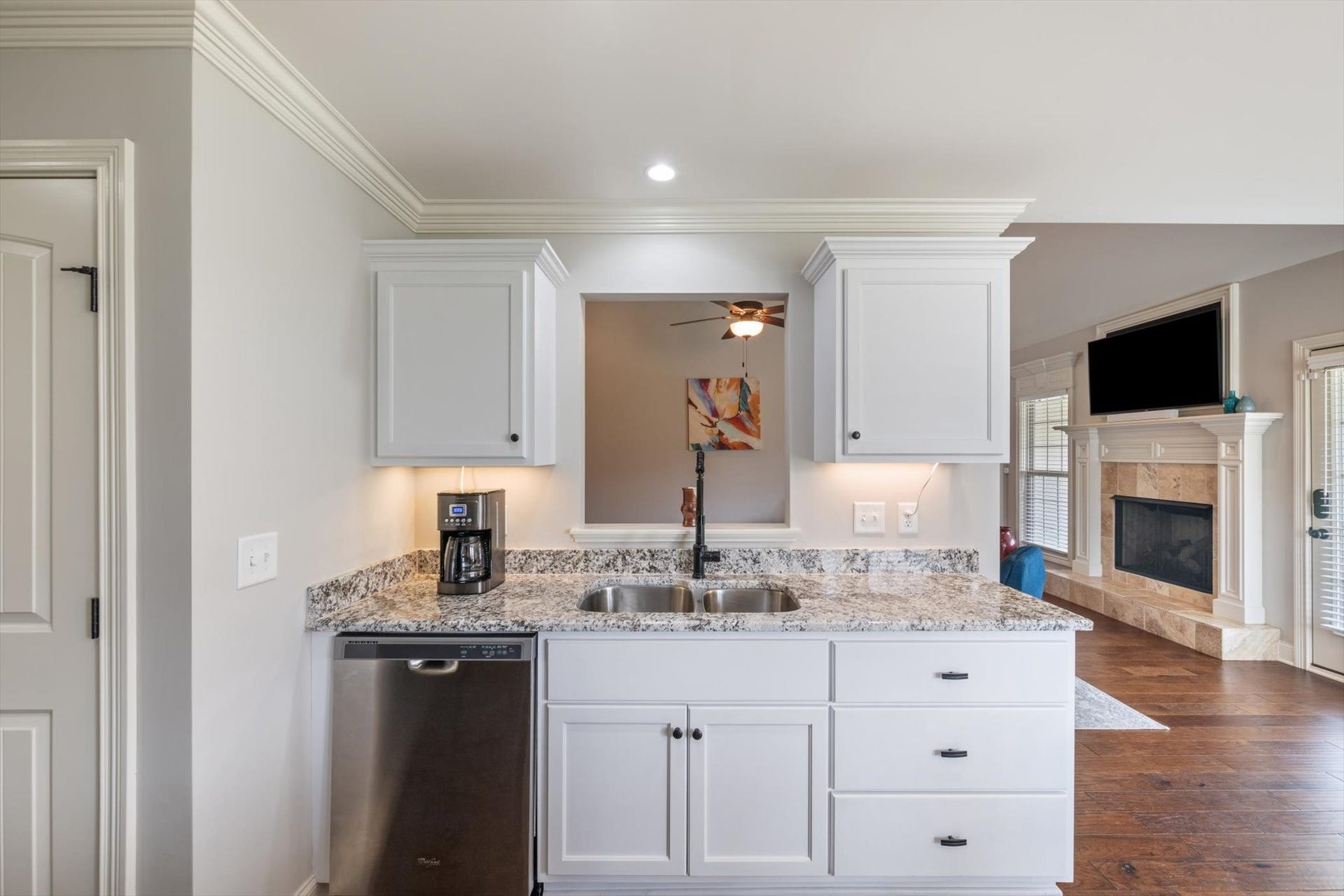 831 Manner Ln, Lebanon, TN 37087 granite countertops sink and dishwasher