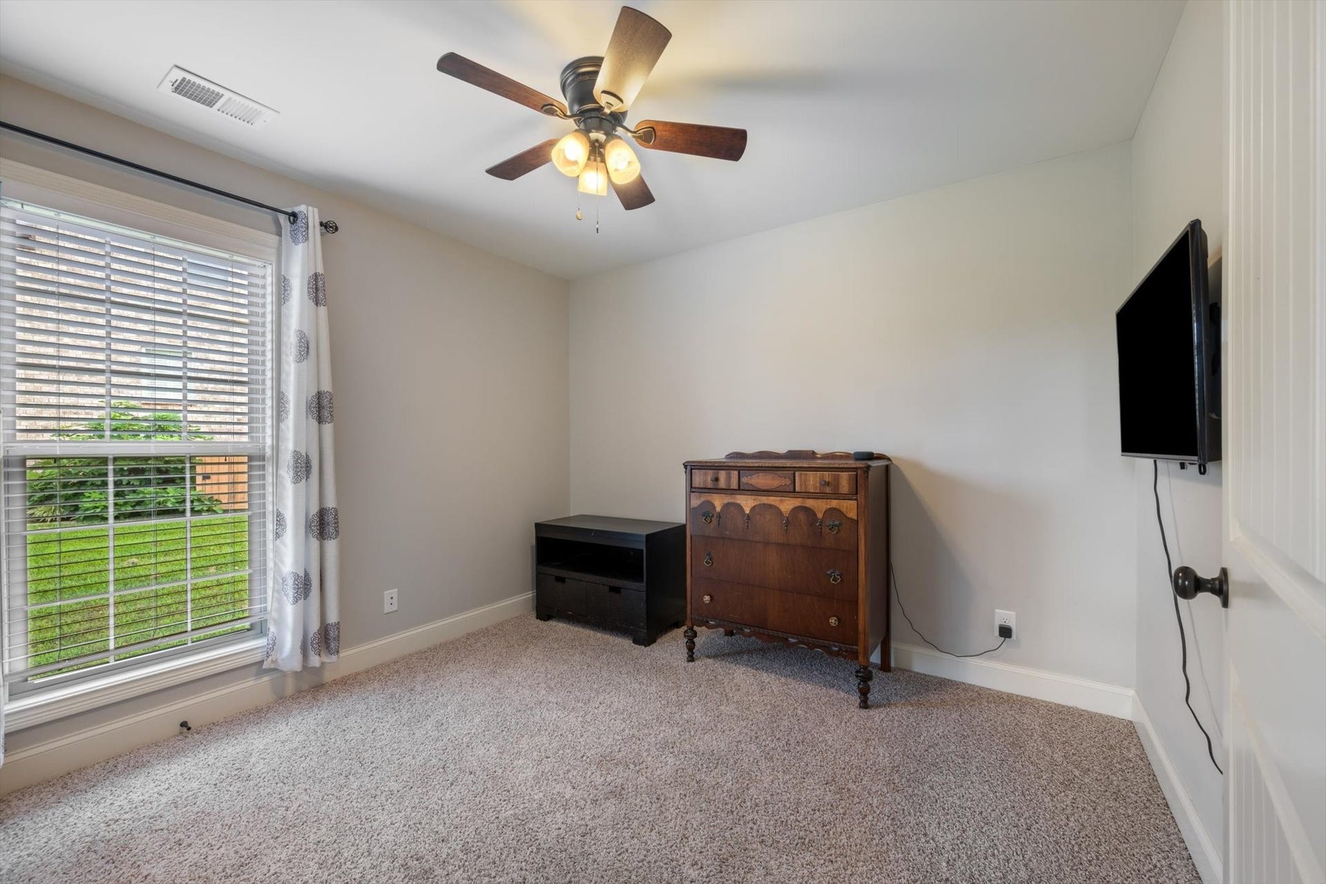 831 Manner Ln, Lebanon, TN 37087 guest room