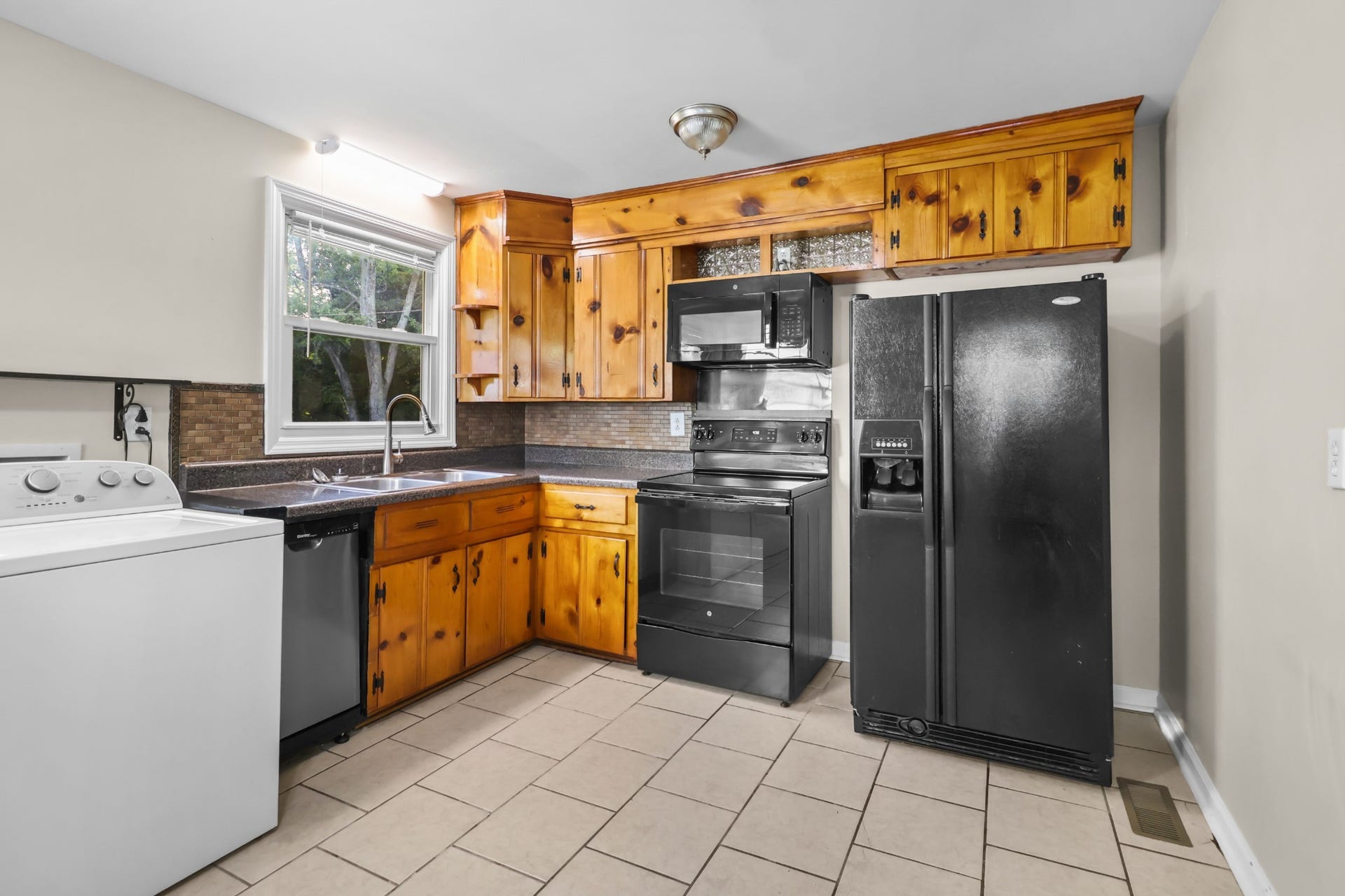 890 19th Ave W, Springfield, TN 37172 890 19th Ave W, Springfield, TN 37172