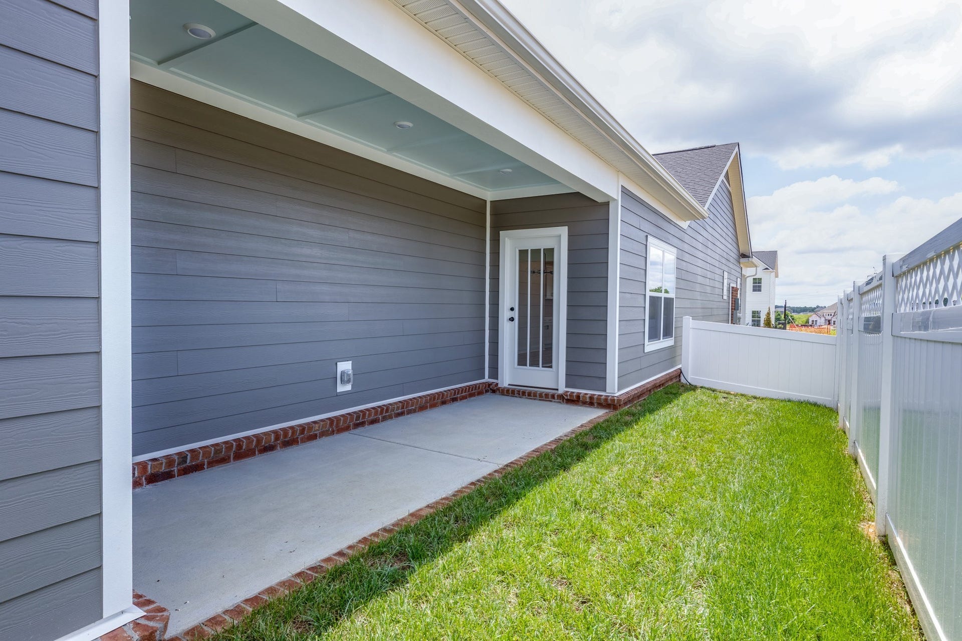 1823 Flatwaters St, Spring Hill, TN 37174 1823 Flatwaters St, Spring Hill, TN 37174