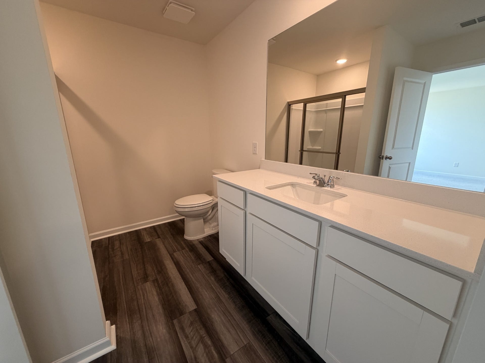 3518 Fellowship Rd, Columbia, TN 38401 Primary bath