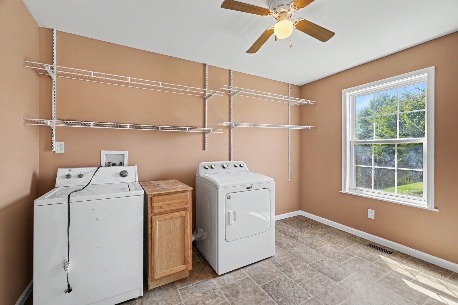 1612 London Dr, Columbia, TN 38401 1612 London Dr, Columbia, TN 38401