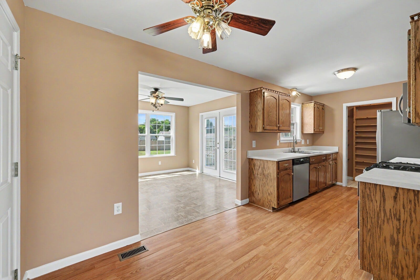 1612 London Dr, Columbia, TN 38401 1612 London Dr, Columbia, TN 38401