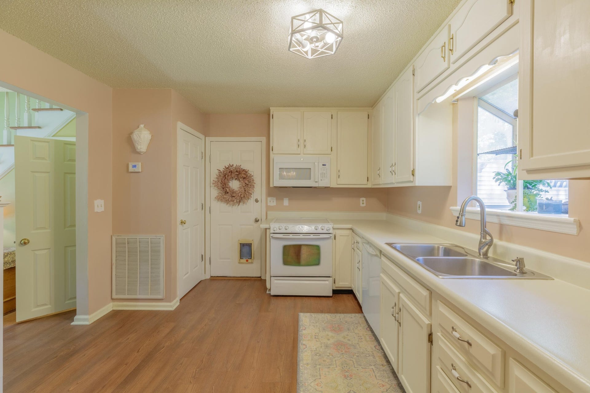 9328 Branford Drive, Soddy Daisy, TN 37379 9328 Branford Drive, Soddy Daisy, TN 37379