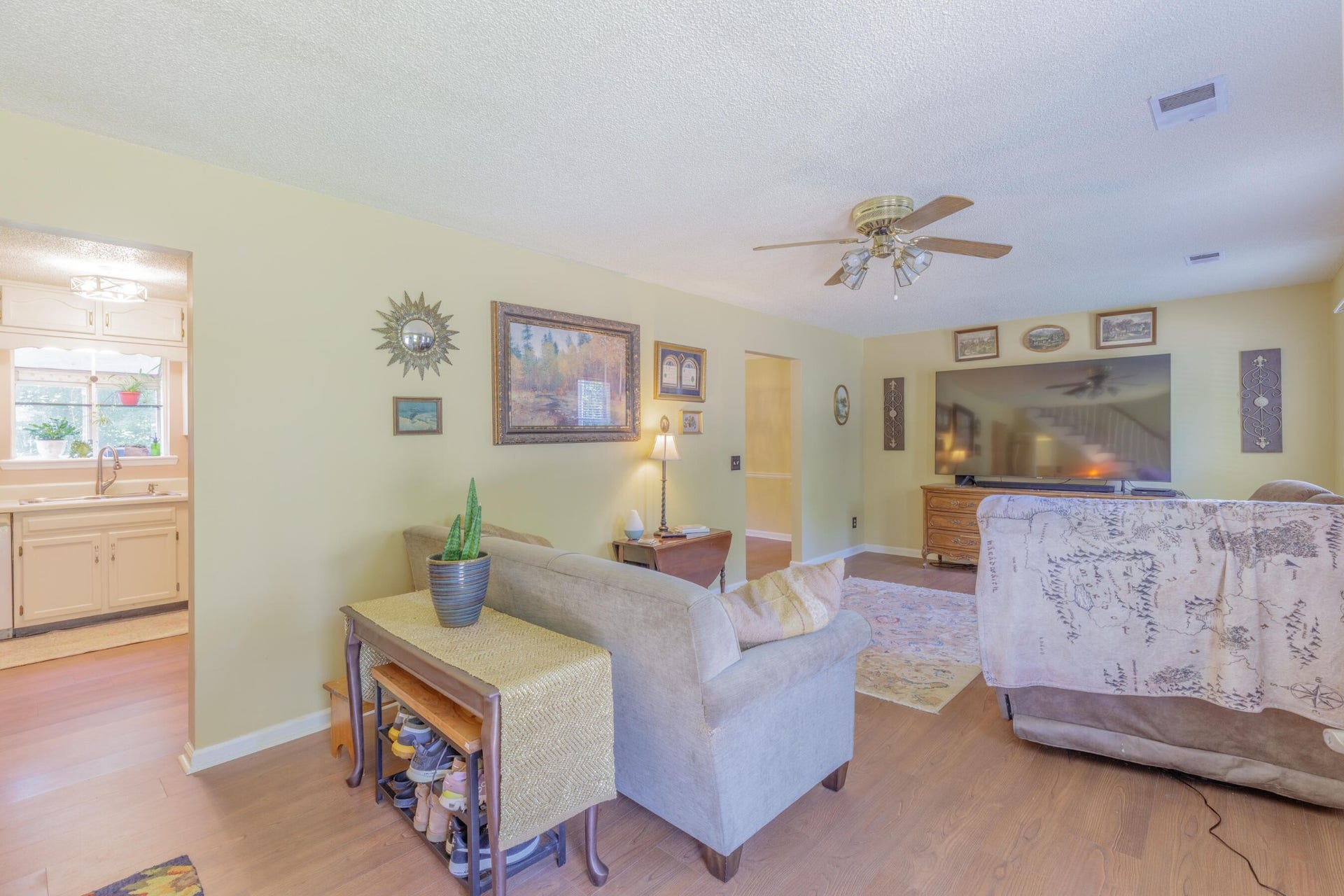 9328 Branford Drive, Soddy Daisy, TN 37379 9328 Branford Drive, Soddy Daisy, TN 37379